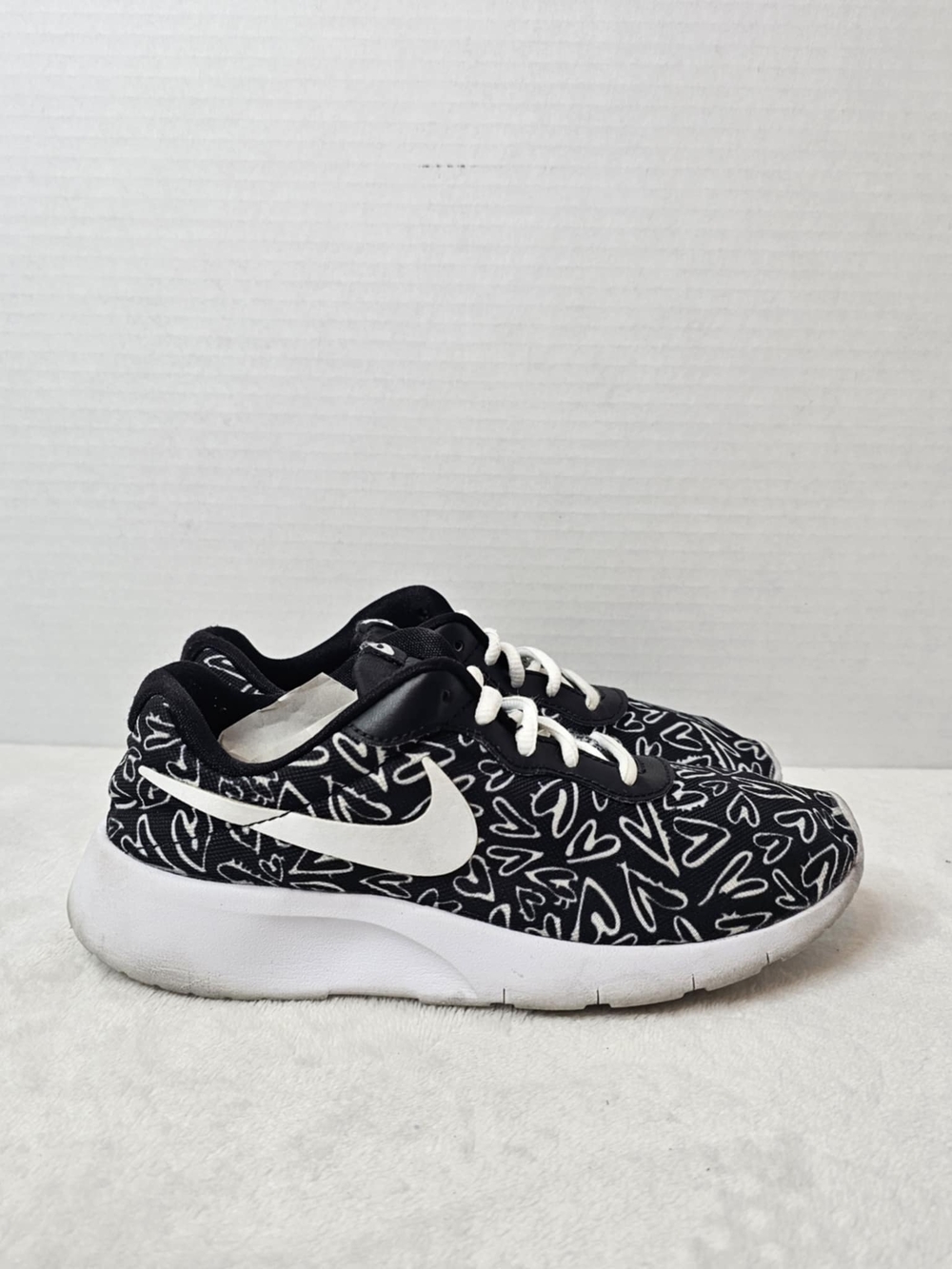 Nike Kids Black & White Heart-Print Low Top Sneakers